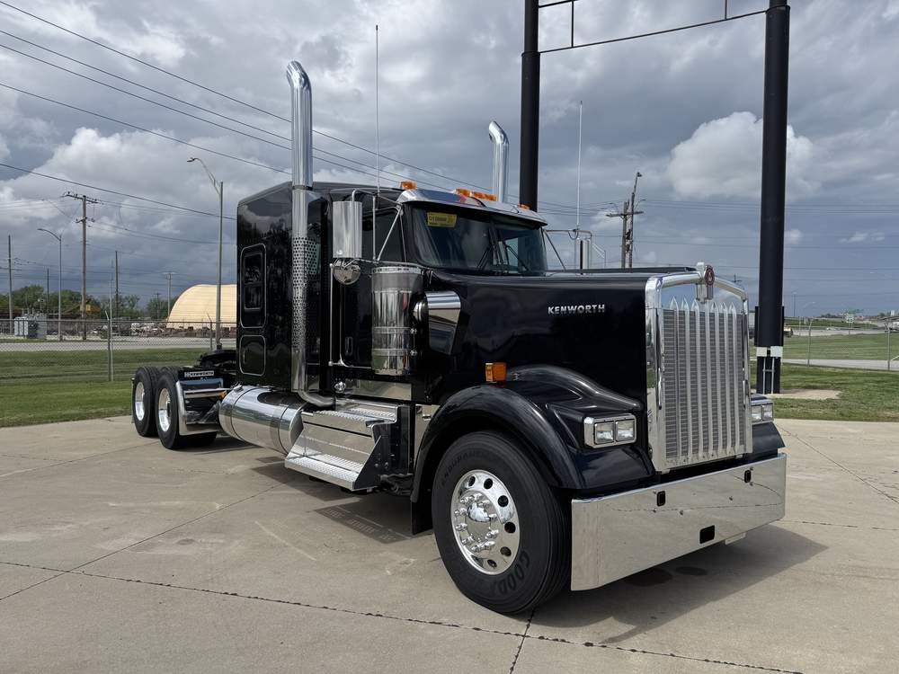 New 2027 Kenworth W900L
