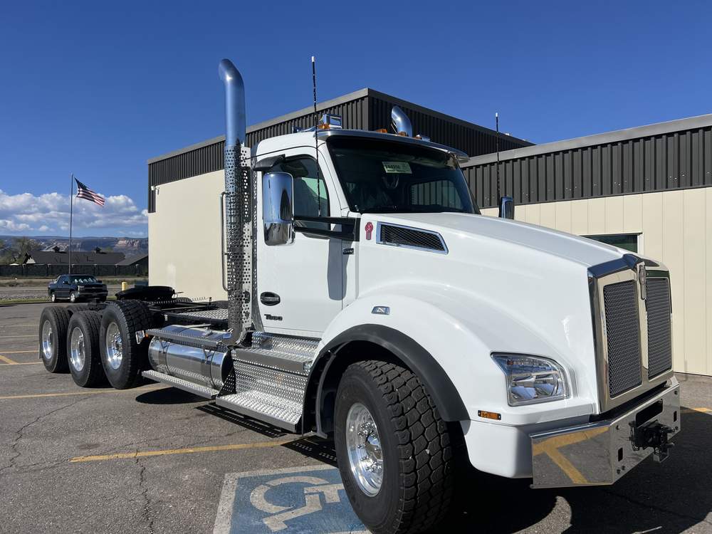 New 2027 Kenworth T880