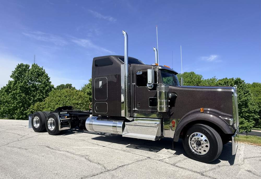 New 2027 Kenworth W900L