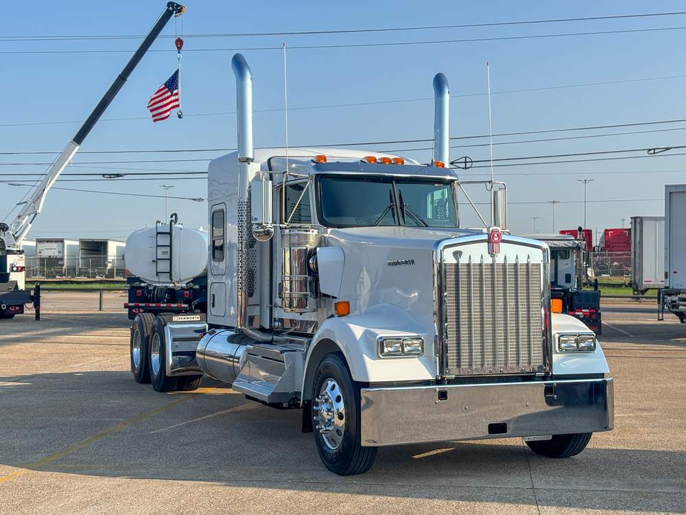 New 2027 Kenworth W900L