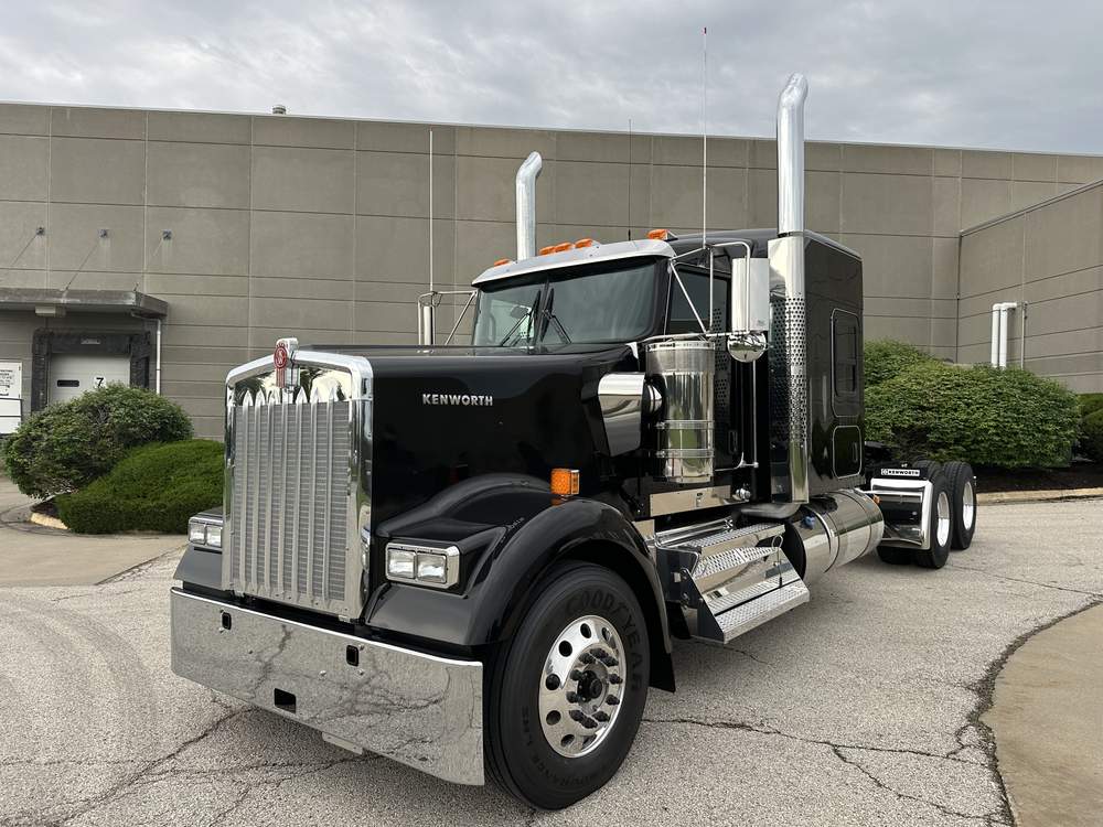 New 2027 Kenworth W900L