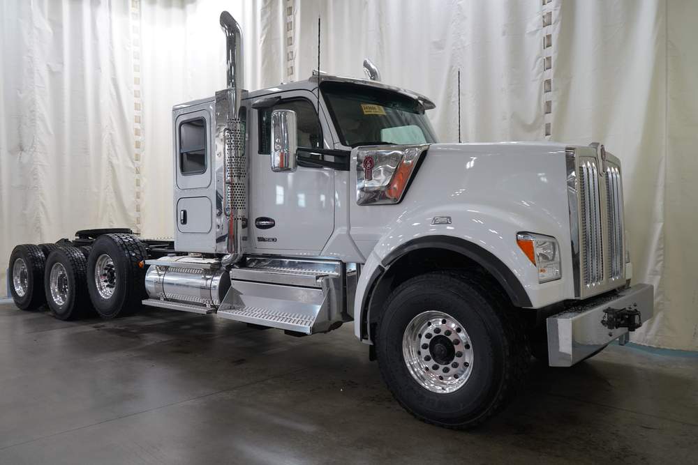 New 2027 Kenworth W990