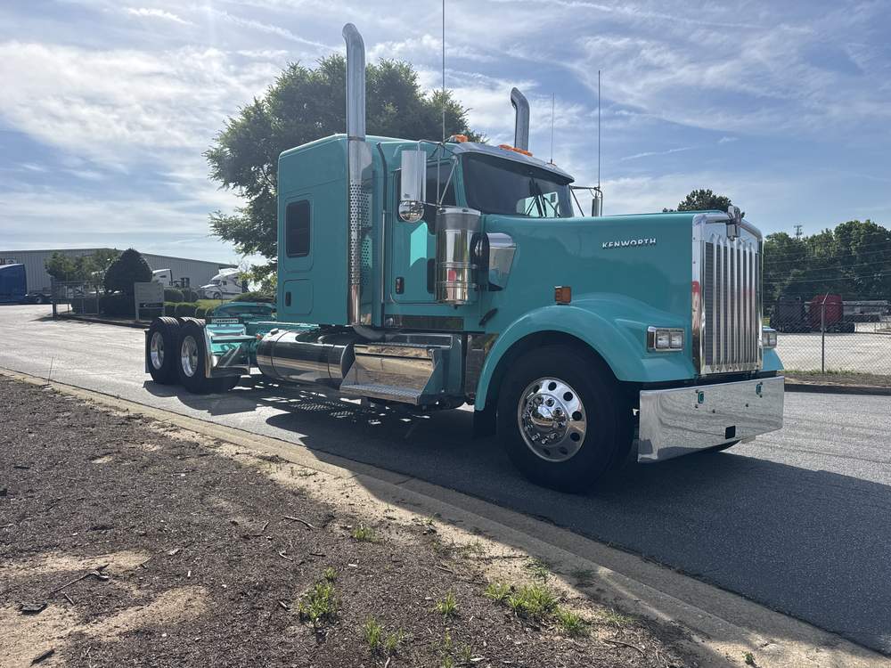 New 2027 Kenworth W900L