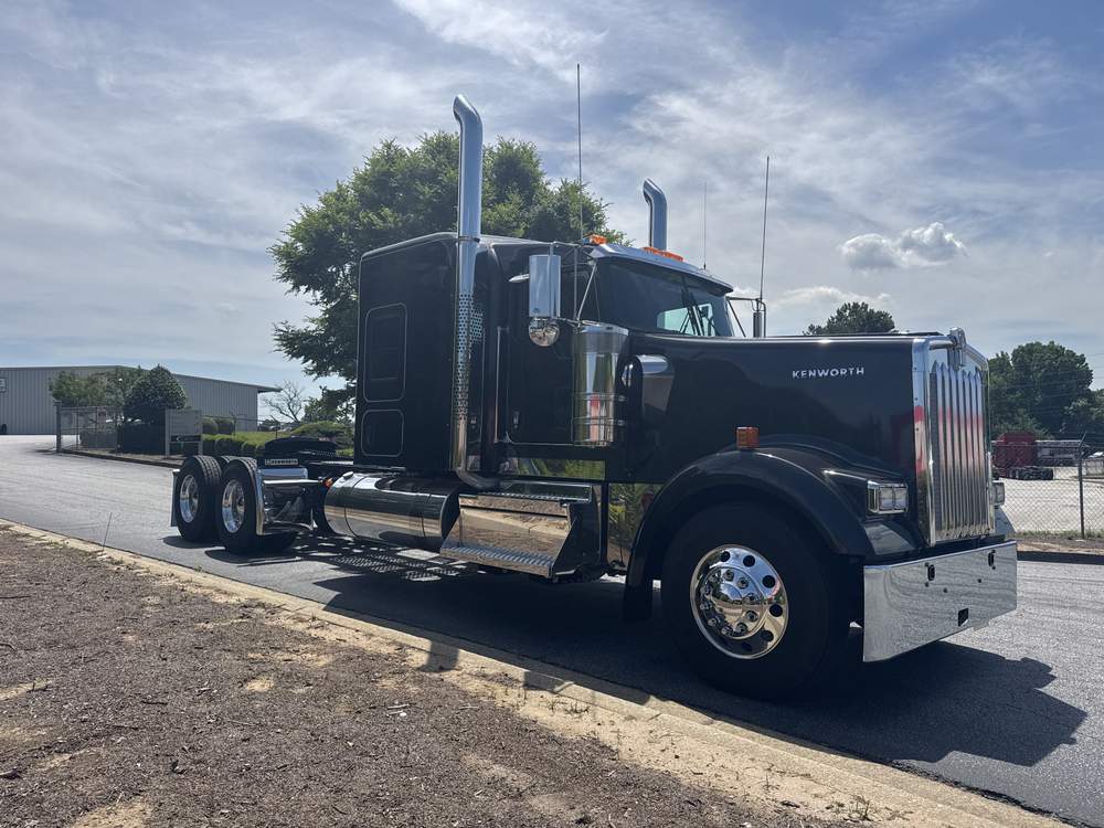 New 2027 Kenworth W900L