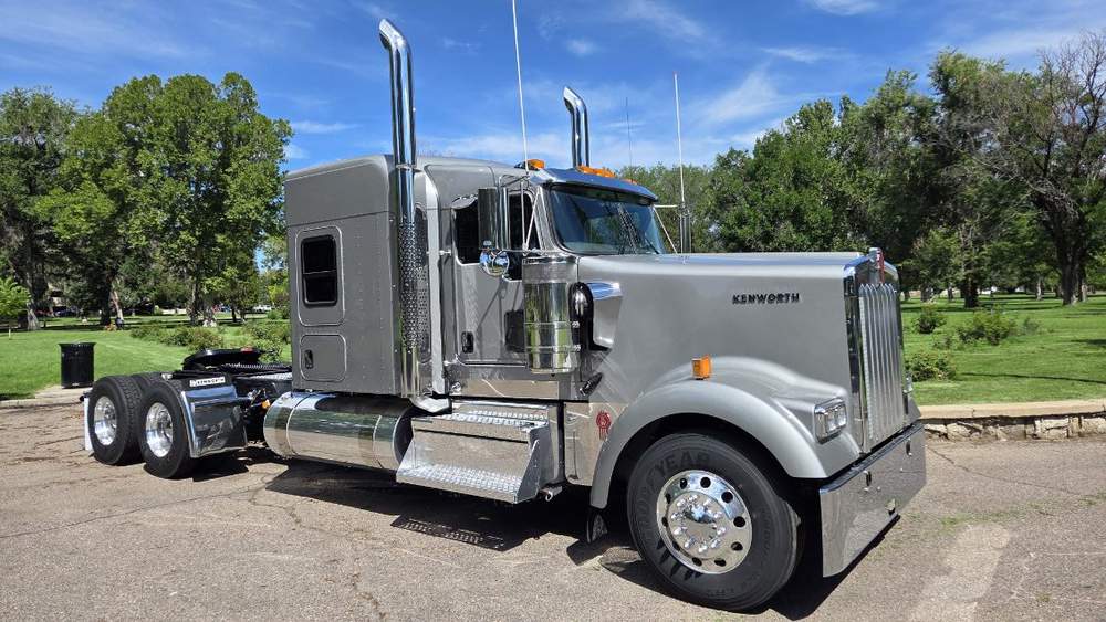 New 2027 Kenworth W900L