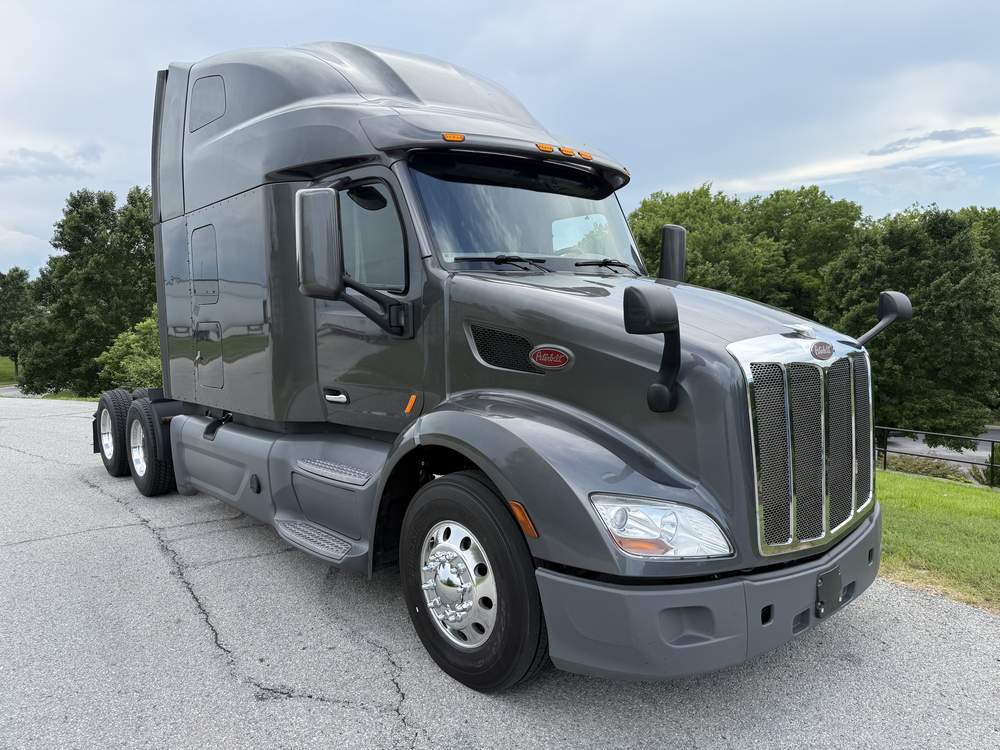 Used 2022 Peterbilt 579