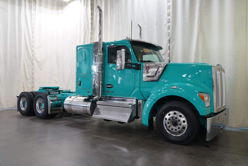 New 2027 Kenworth W990