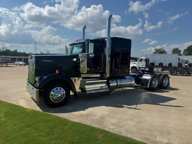 New 2027 Kenworth W900L