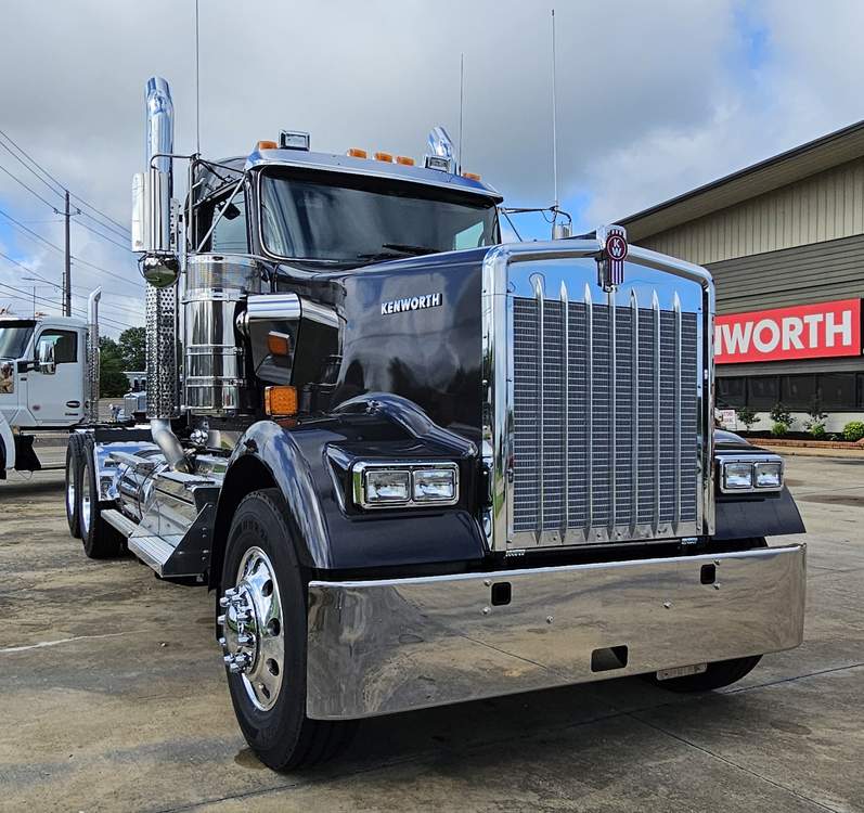 New 2027 Kenworth W900L