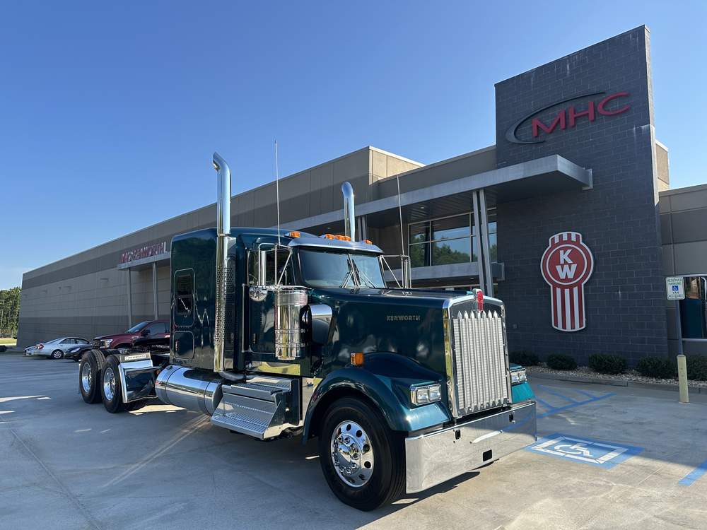 New 2027 Kenworth W900L