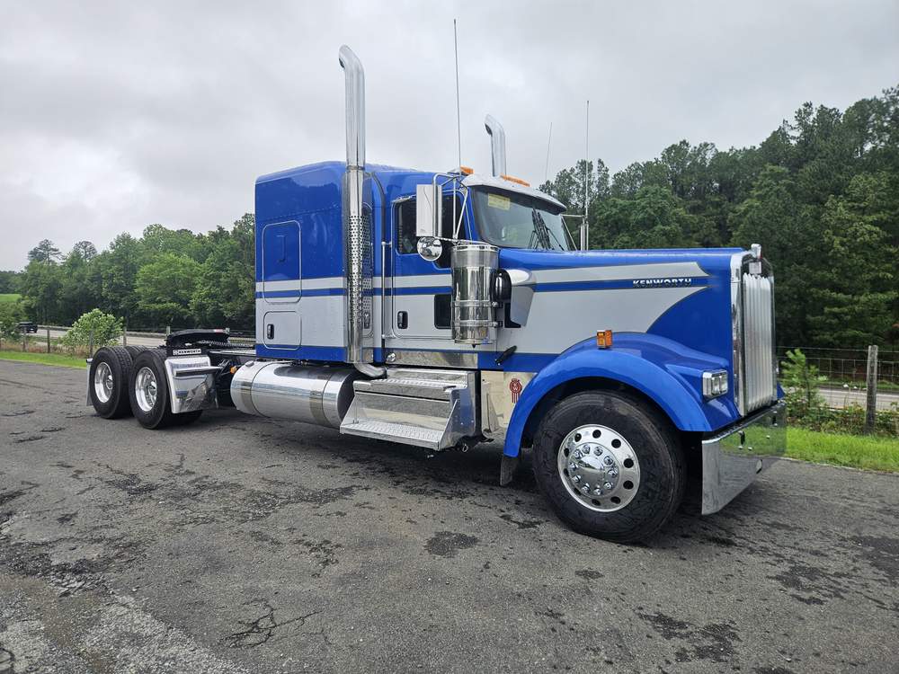 New 2027 Kenworth W900L