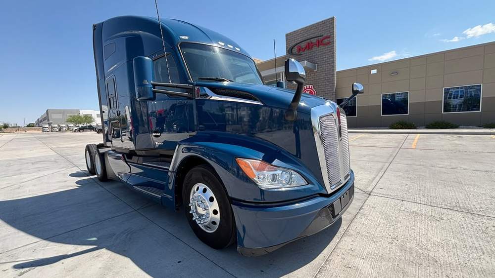 Used 2023 Kenworth T680
