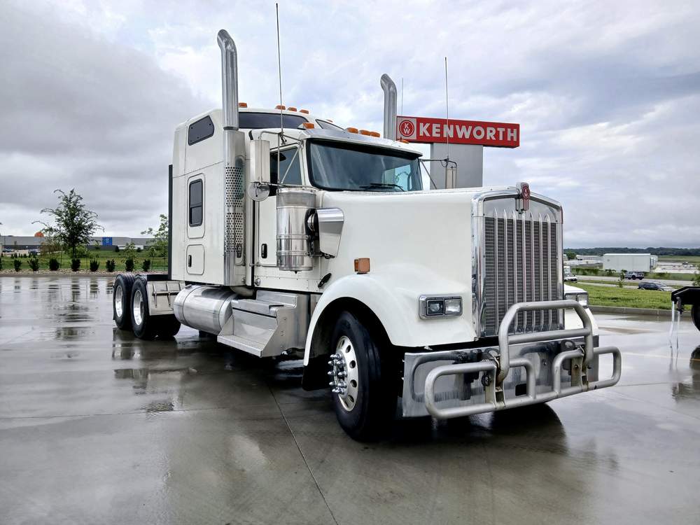 Used 2023 Kenworth W900L
