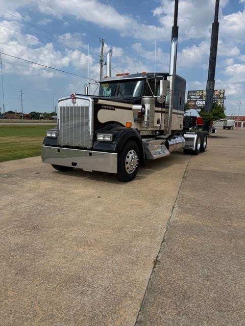 New 2027 Kenworth W900L