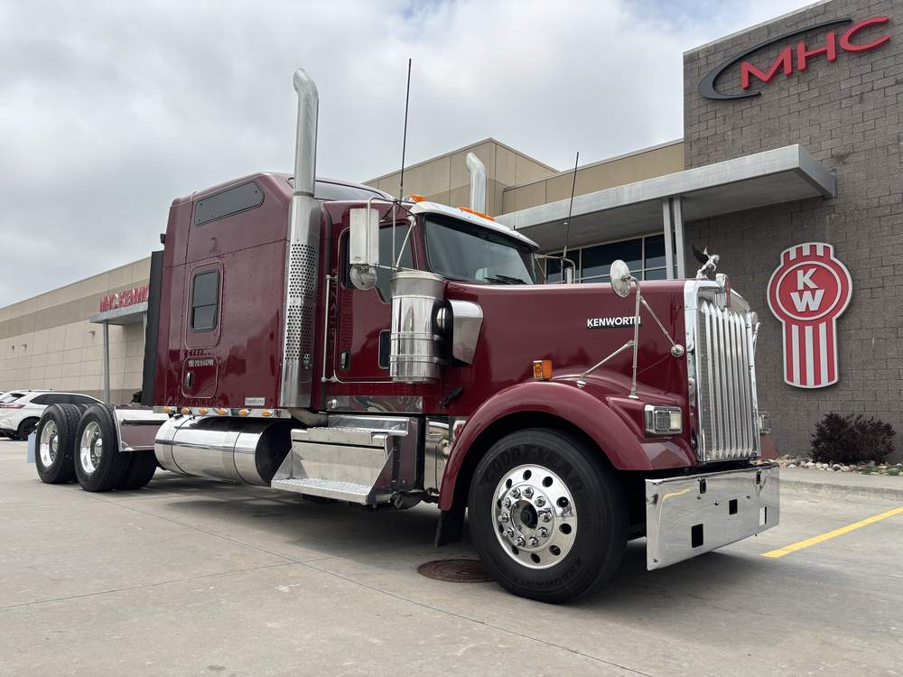 Used 2023 Kenworth W900L