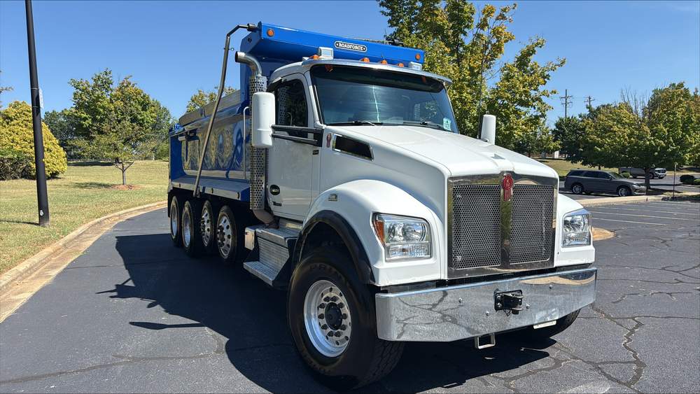 Used 2024 Kenworth T880S