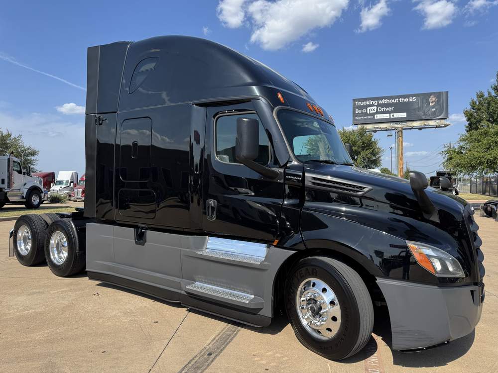 Used 2020 Freightliner PT126064ST