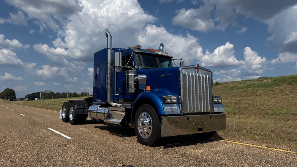 Used 2024 Kenworth W900