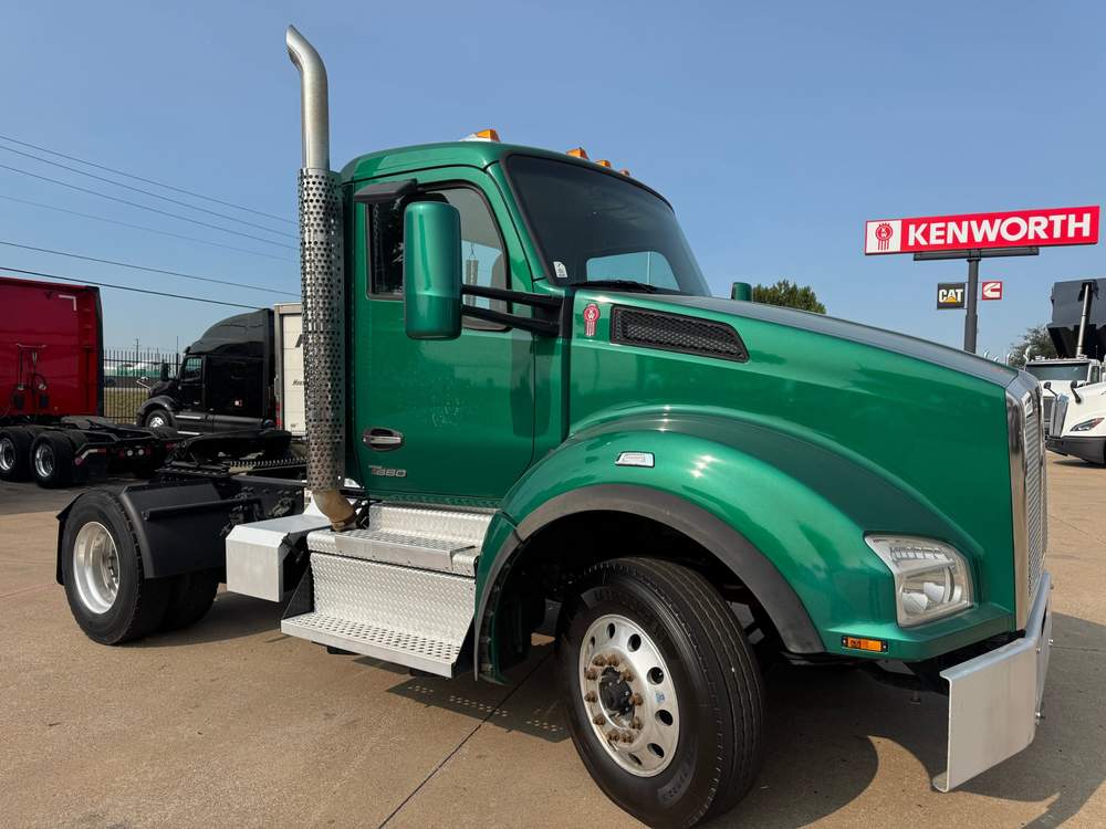 Used 2022 Kenworth T880