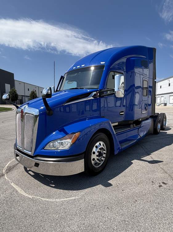 Used 2023 Kenworth T680