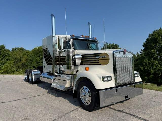 New 2027 Kenworth W900L