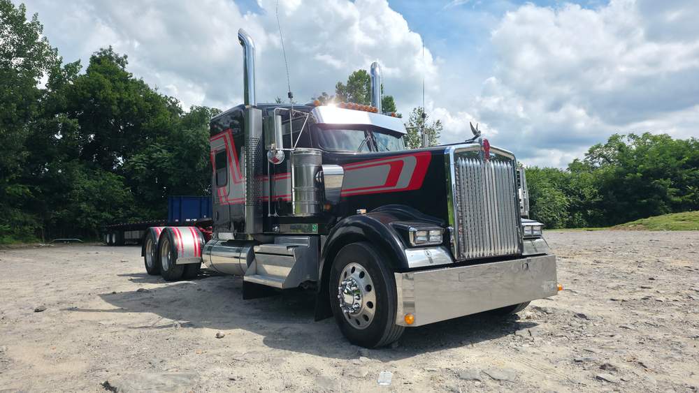 Used 2022 Kenworth W900L
