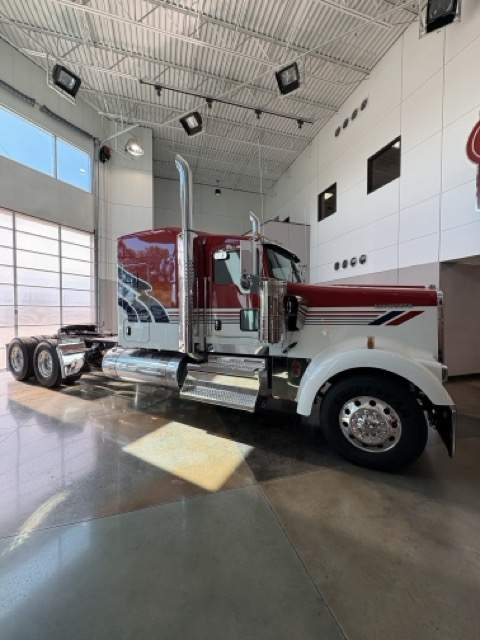 New 2027 Kenworth W900L