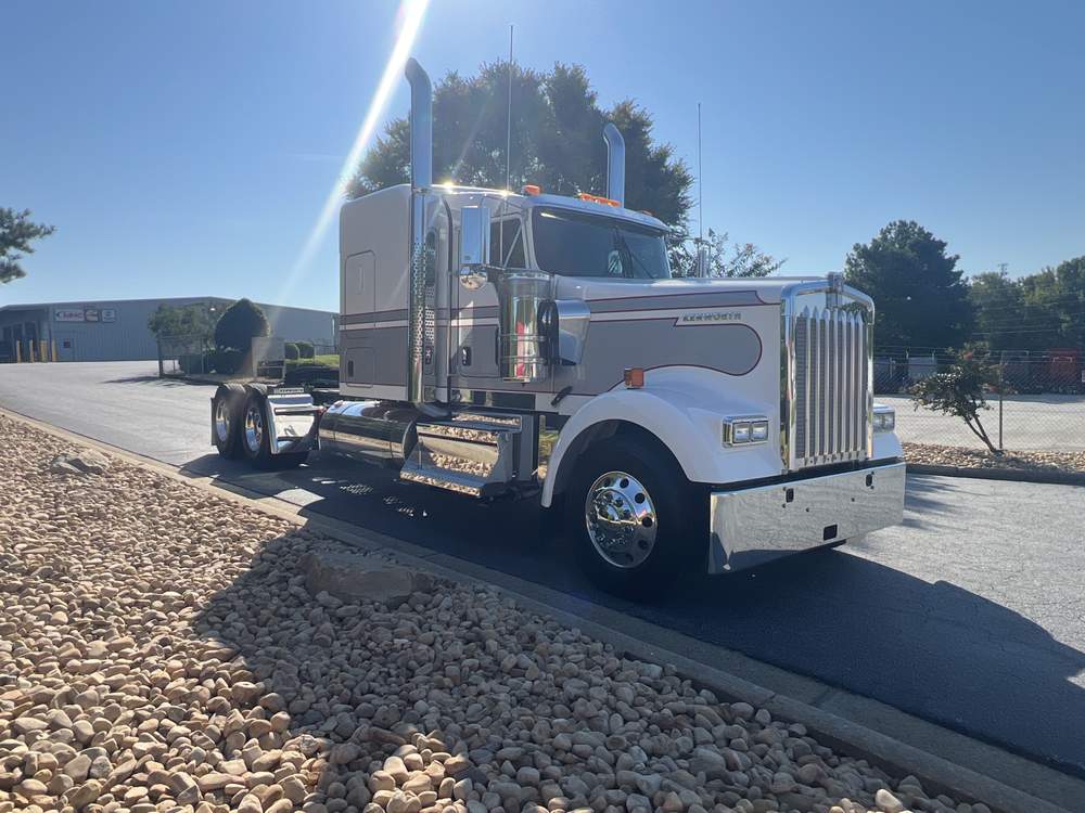 New 2027 Kenworth W900L