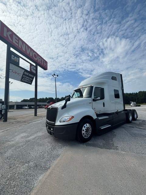 Used 2021 International LT625
