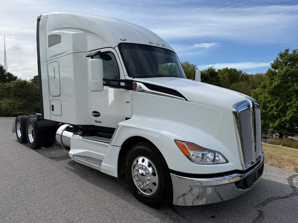 Used 2023 Kenworth T680
