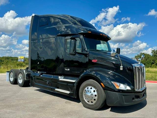 Used 2022 Peterbilt 579