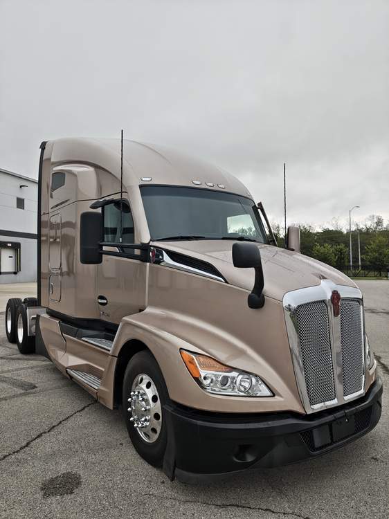 Used 2023 Kenworth T680