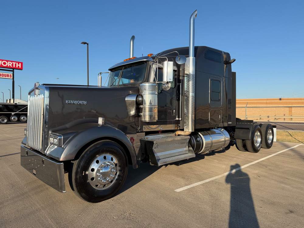 Used 2021 Kenworth W900L