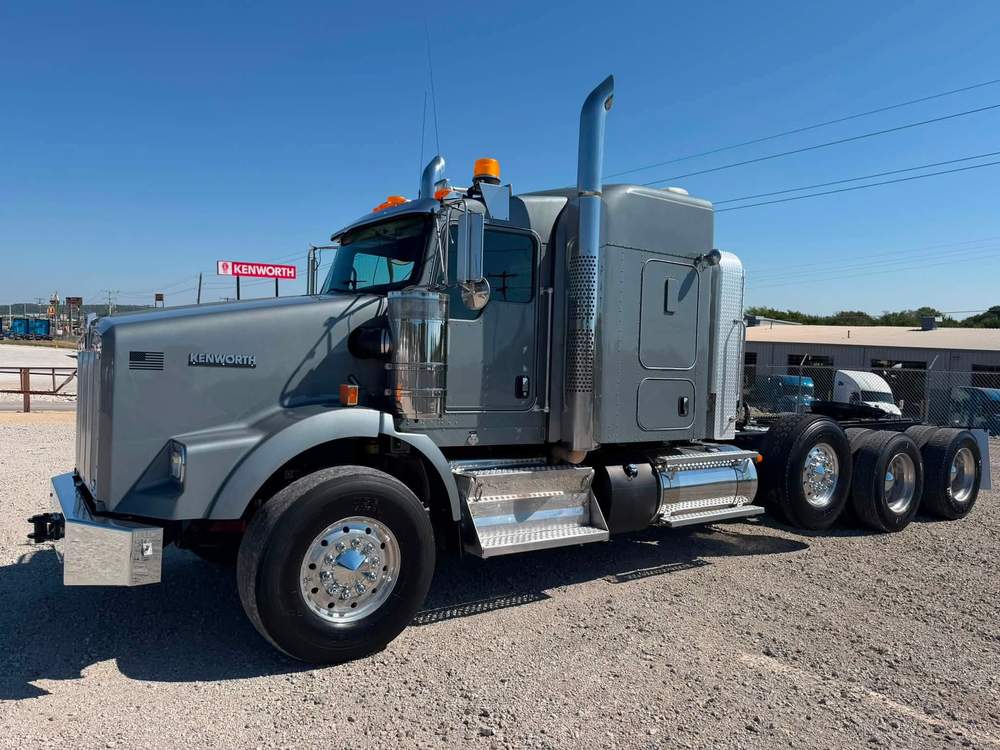 Used 2023 Kenworth T800W