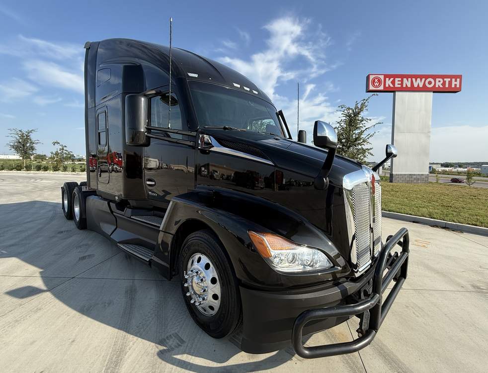Used 2023 Kenworth T680