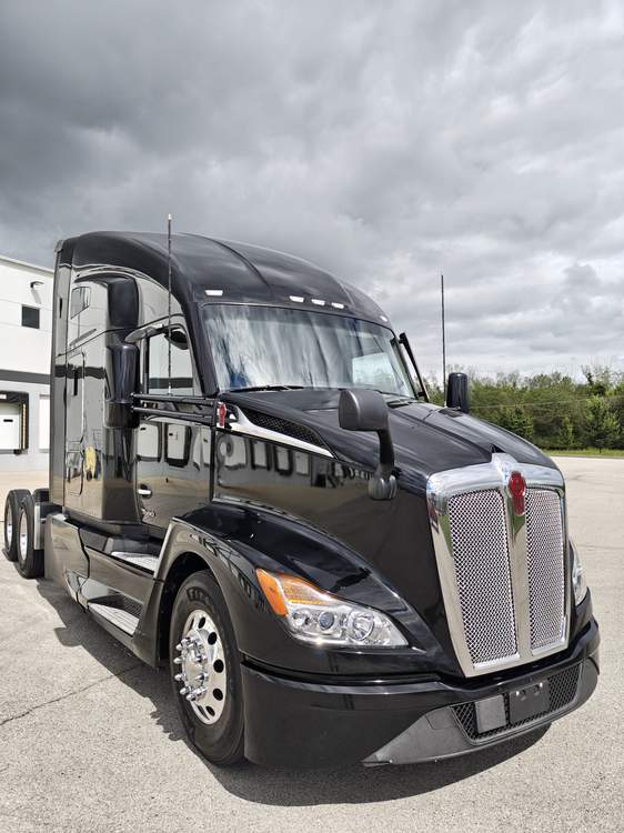 Used 2023 Kenworth T680