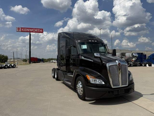 Used 2023 Kenworth T680