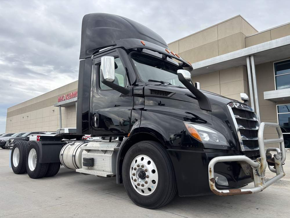 Used 2023 Freightliner PE11664DC