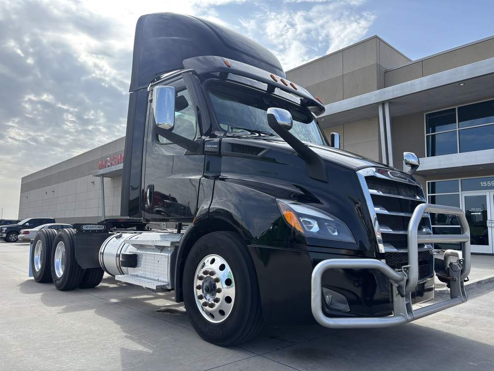 Used 2023 Freightliner PE11664DC