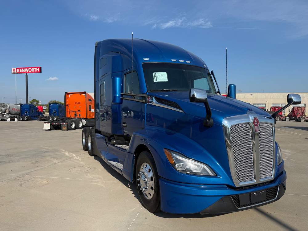 Used 2023 Kenworth T680