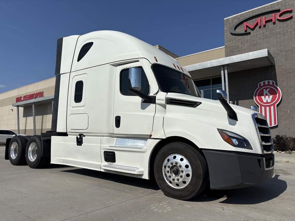 Used 2023 Freightliner PT126064ST