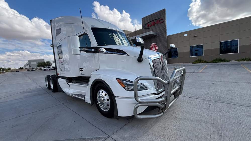 Used 2024 Kenworth T680