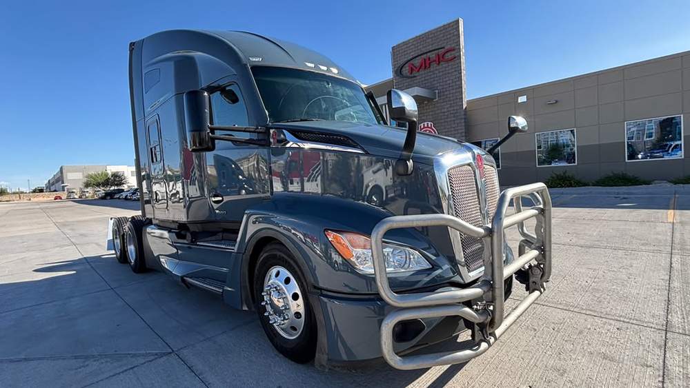 Used 2024 Kenworth T680