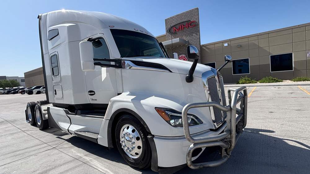 Used 2023 Kenworth T680