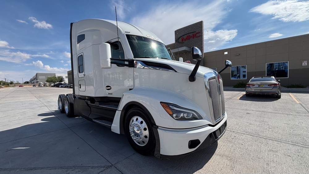Used 2023 Kenworth T680
