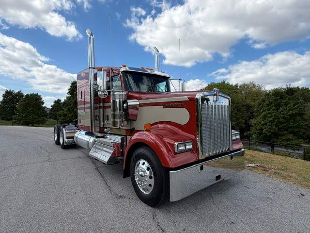 New 2027 Kenworth W900L