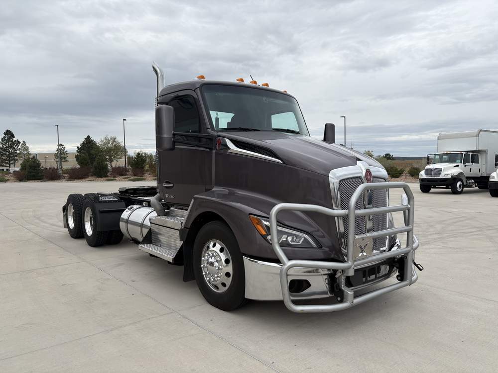 Used 2024 Kenworth T680