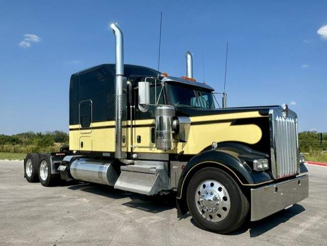 Used 2023 Kenworth W900L