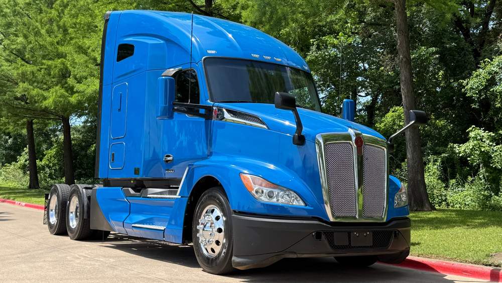 Used 2023 Kenworth T680