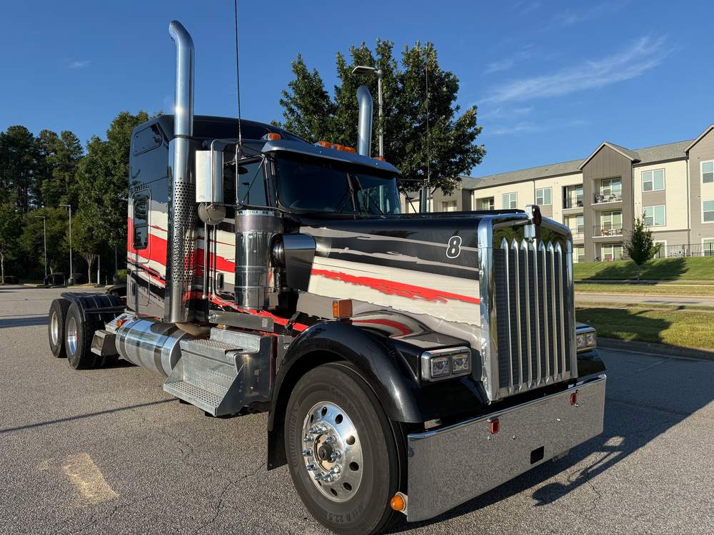 Used 2022 Kenworth W900L